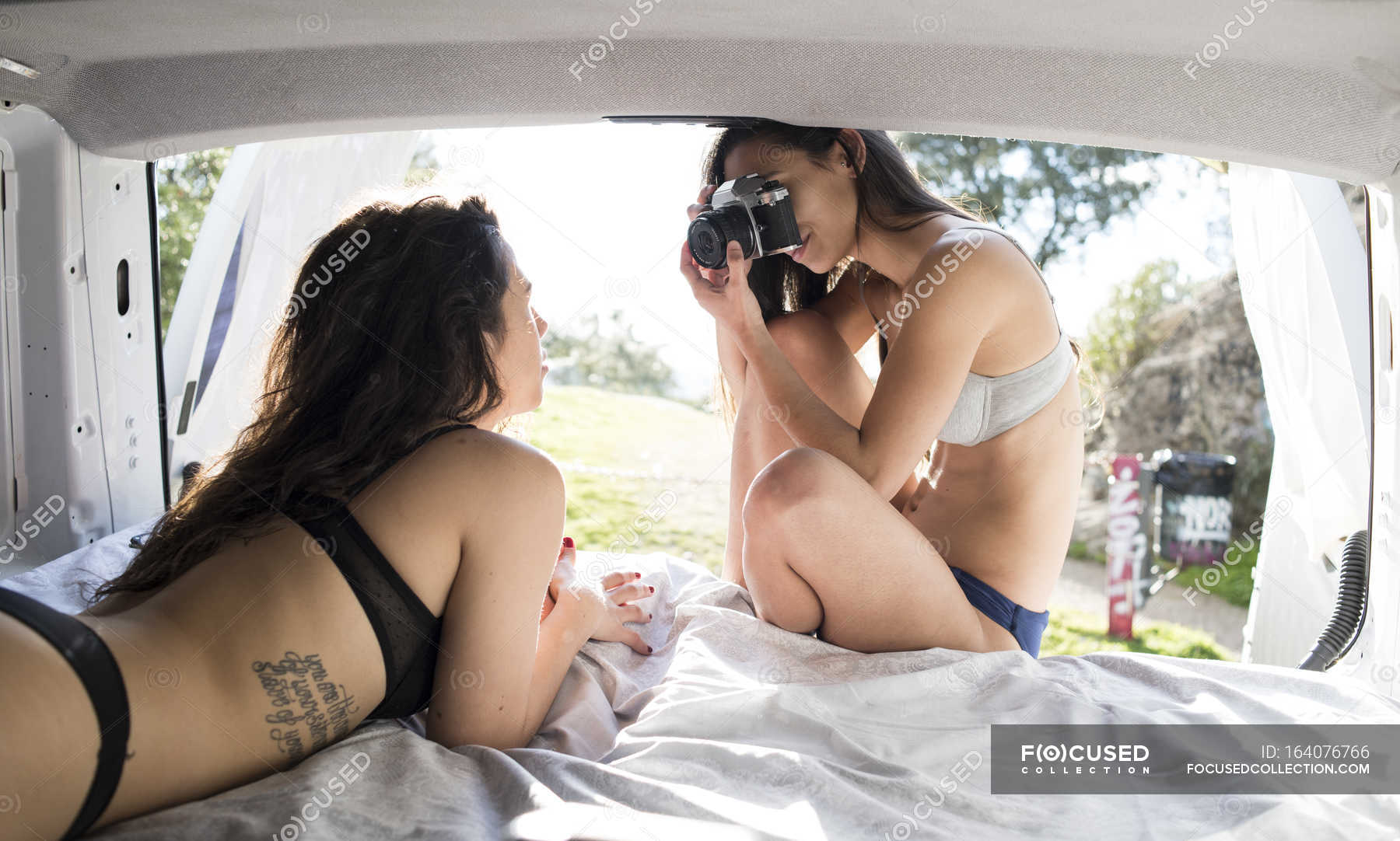 pain to withdraw Against Lesbian couple wearing lingerie — daylight, backlit - Stock Photo |  #164076766