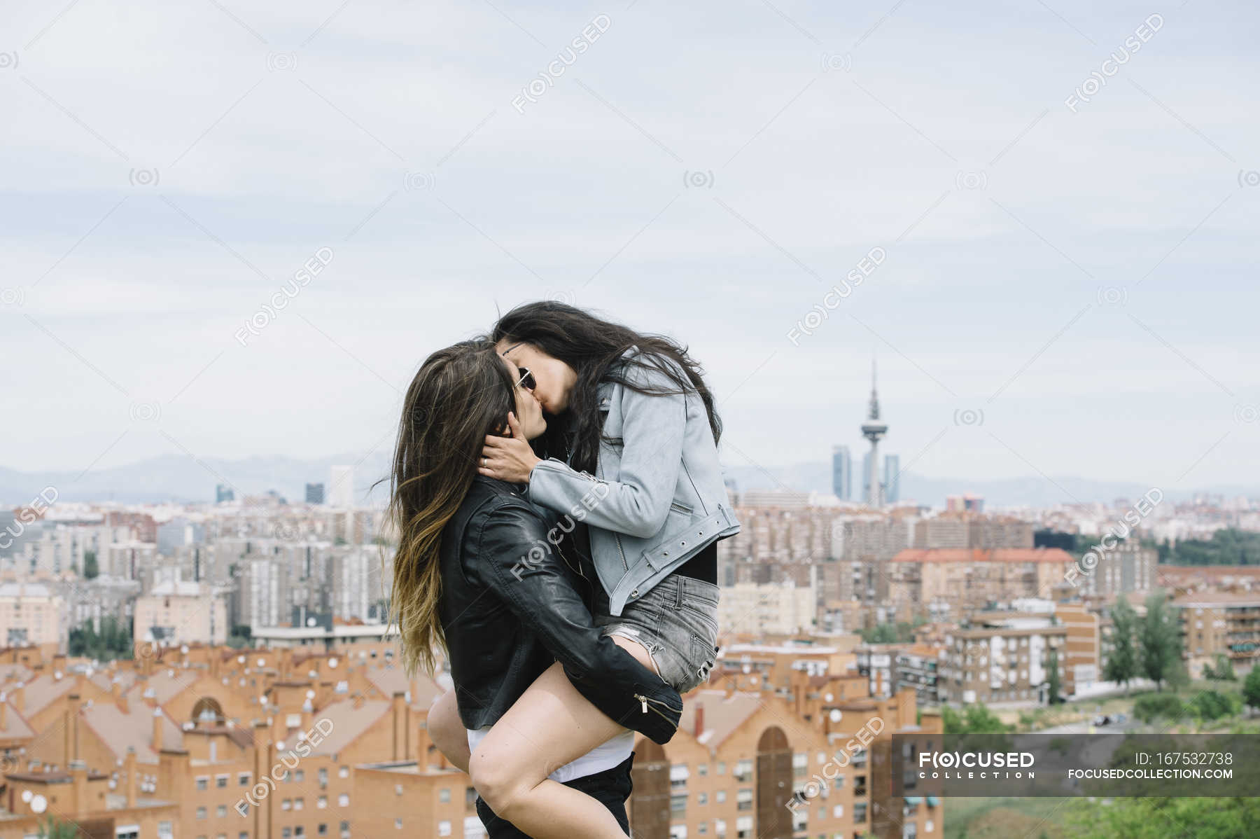 Passionate lesbian couple kissing — gentle, outdoors - Stock Photo |  #167532738