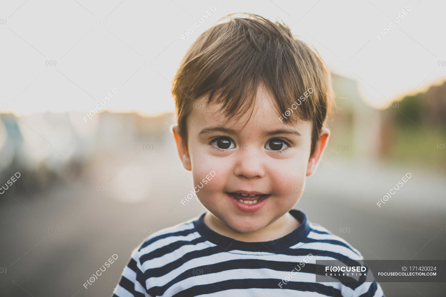 Portrait of lovely little boy with brown eyes and hair looking at camera  with smile. — happiness, stripe - Stock Photo | #171420024