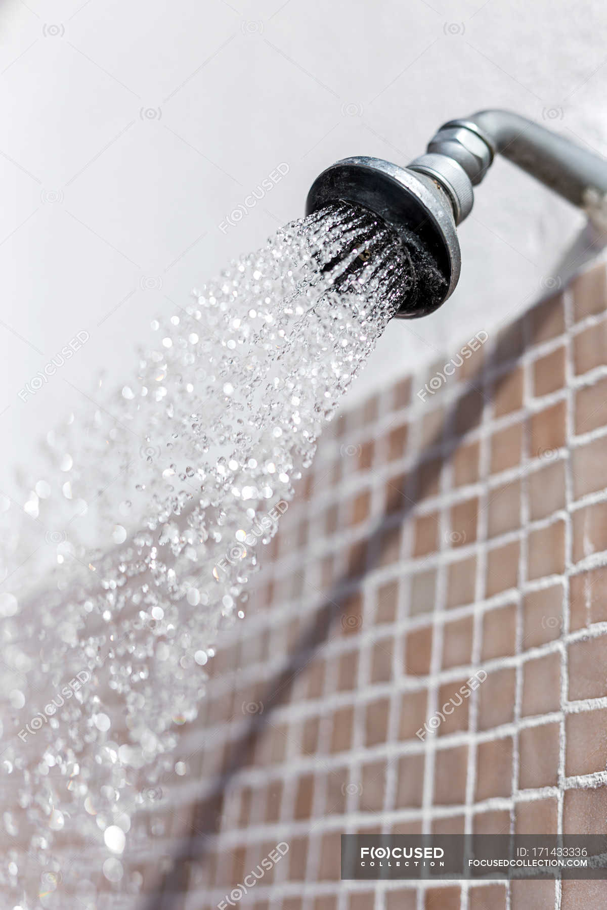 Water dripping from shower — reflection, wet Stock Photo 171433336