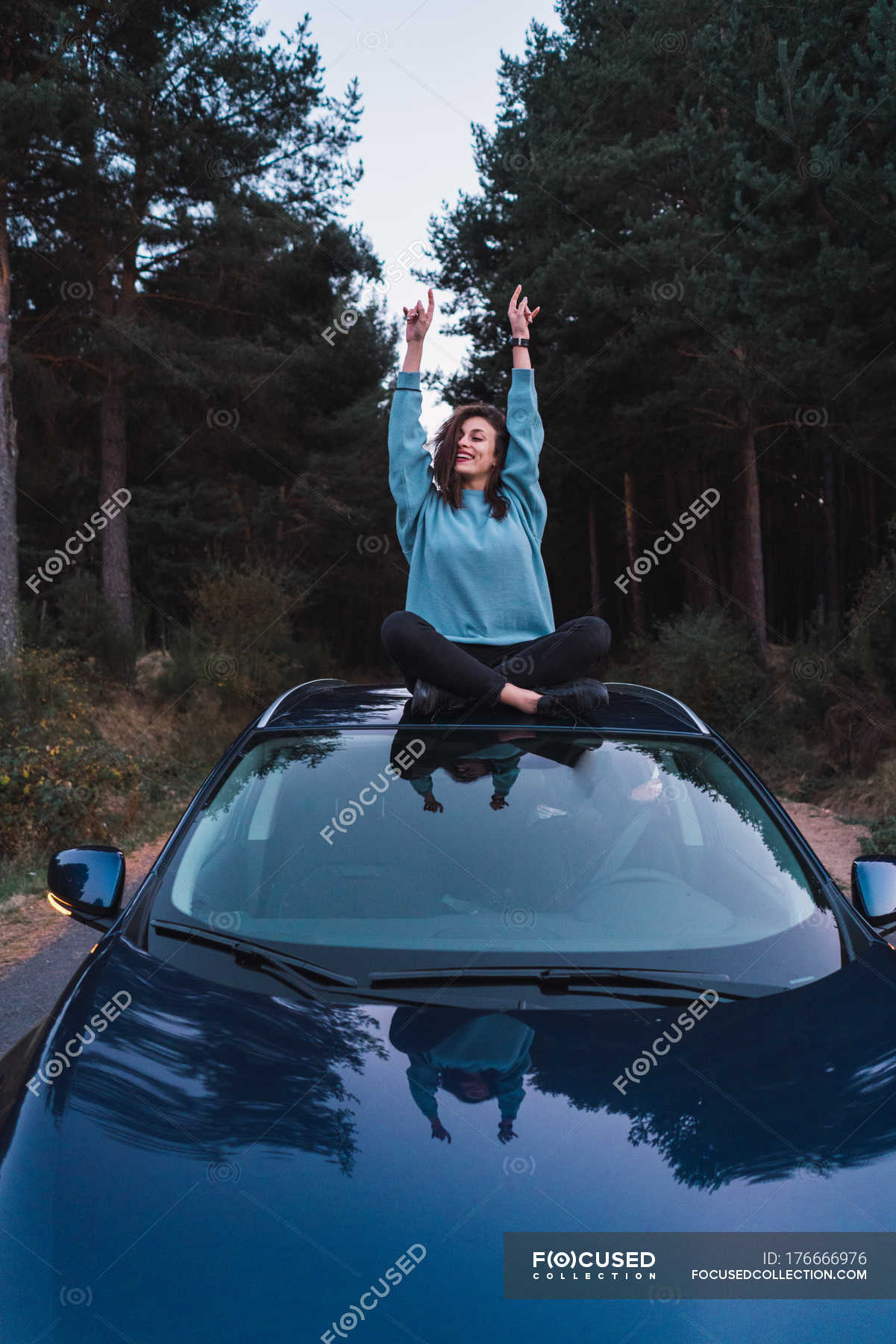 Premium Photo | With smartphone young fashionable woman in burgundy colored  coat at daytime with her car
