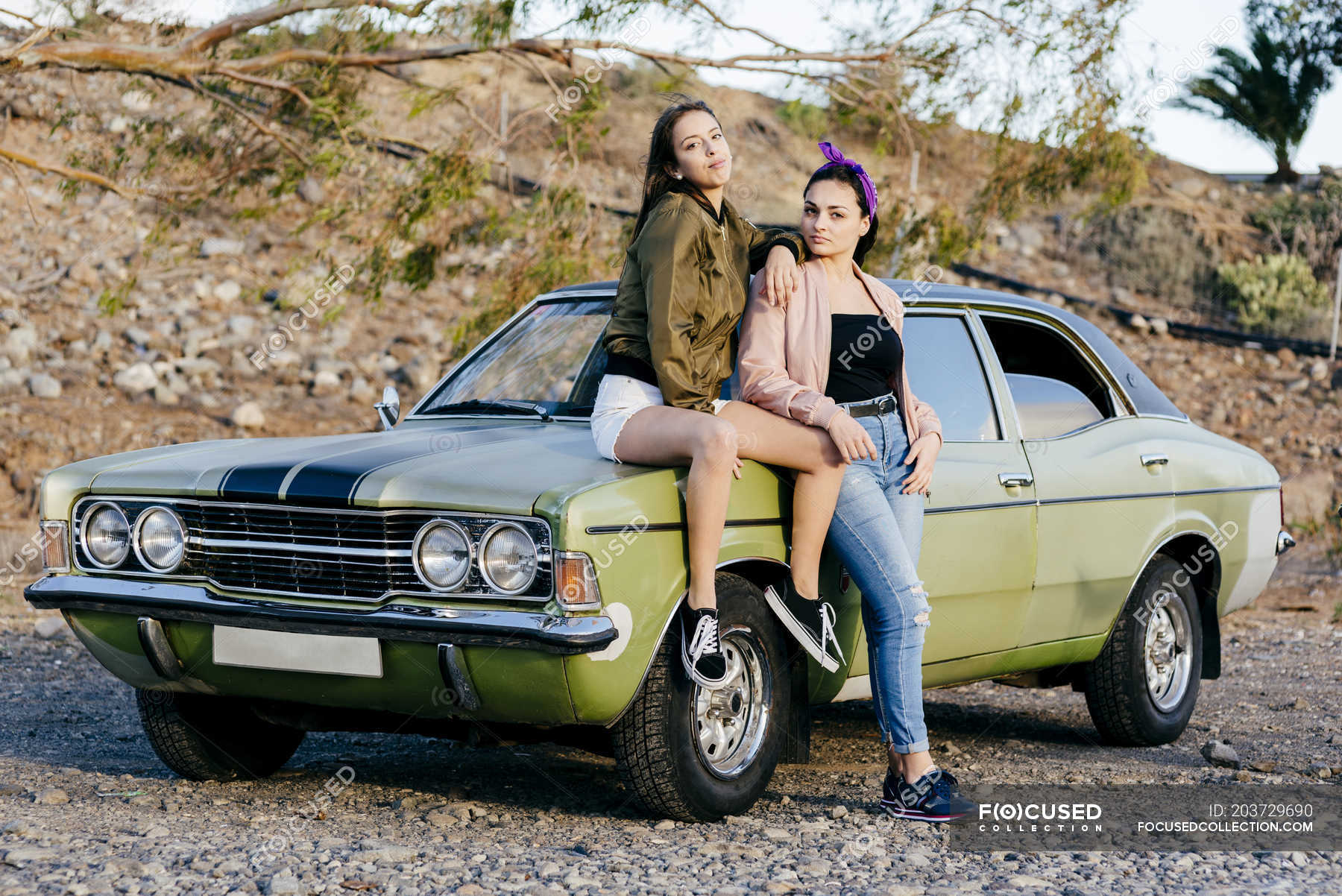 Top more than 158 women posing with cars - xkldase.edu.vn