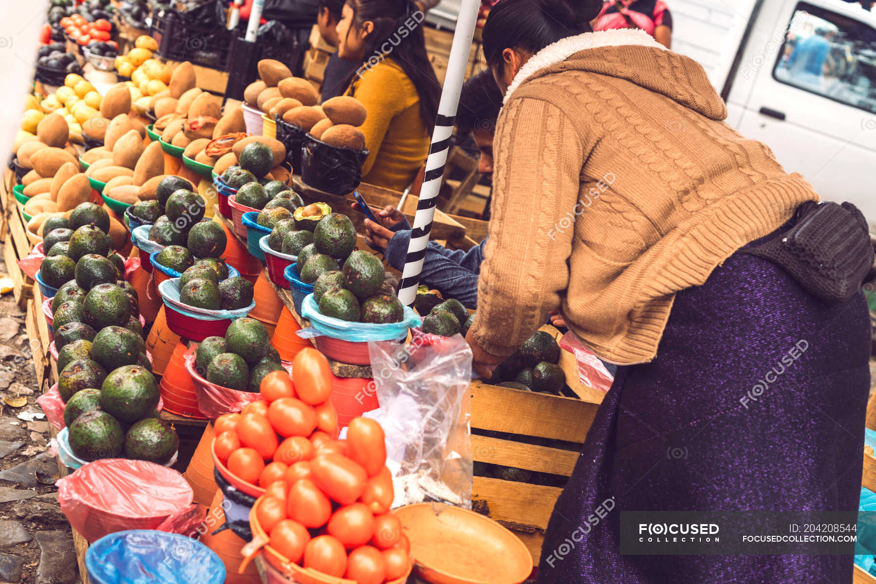 Mexican fruit market on the street — unrecognizable, female - Stock