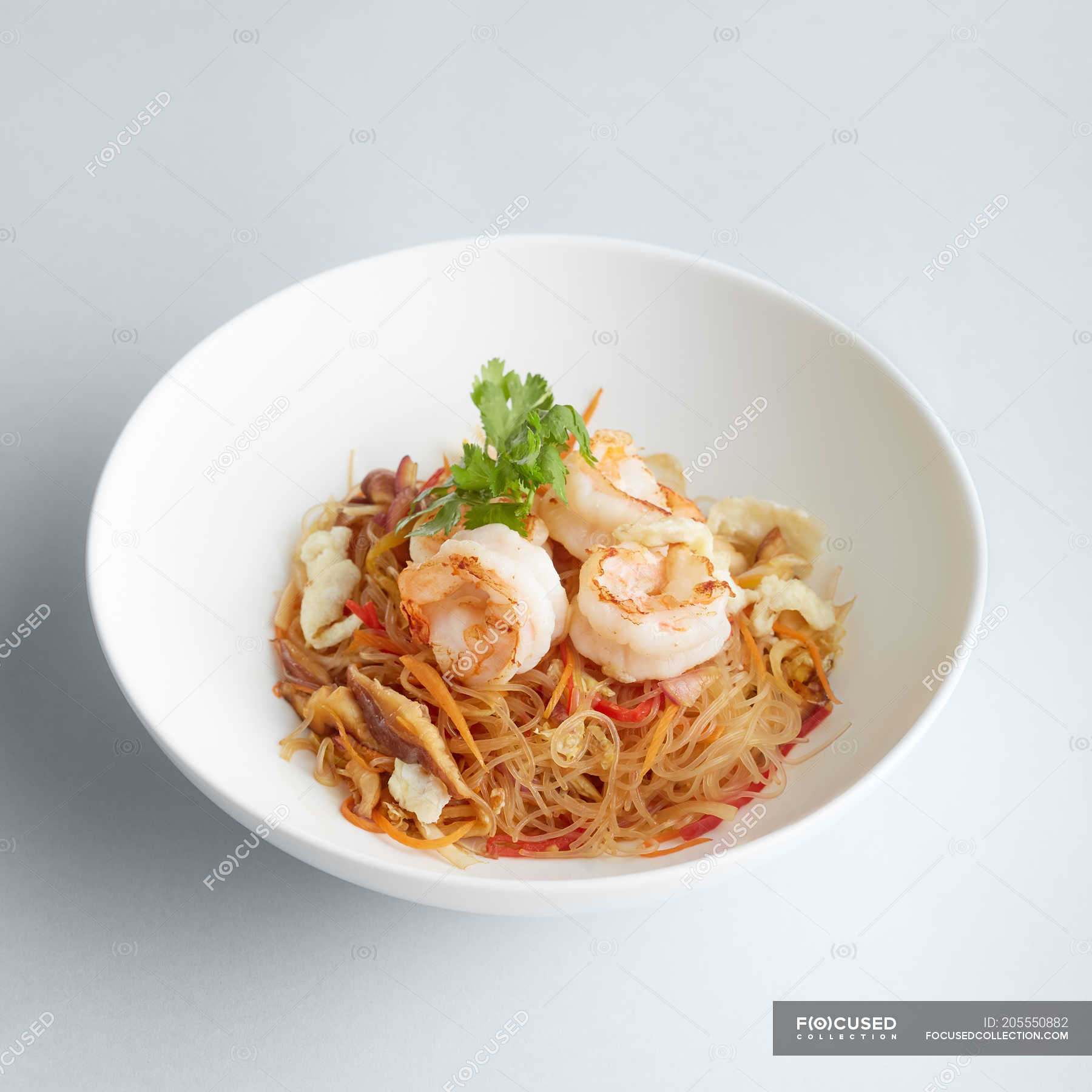 Japanese noodles with stir fry vegetables — food, from above - Stock