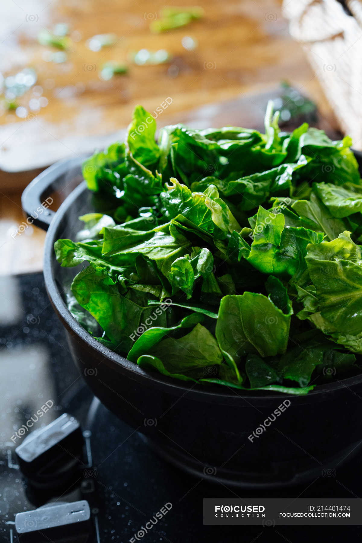 Spinach leaves in pot on gas stove — food, Healthy Eating Stock Photo