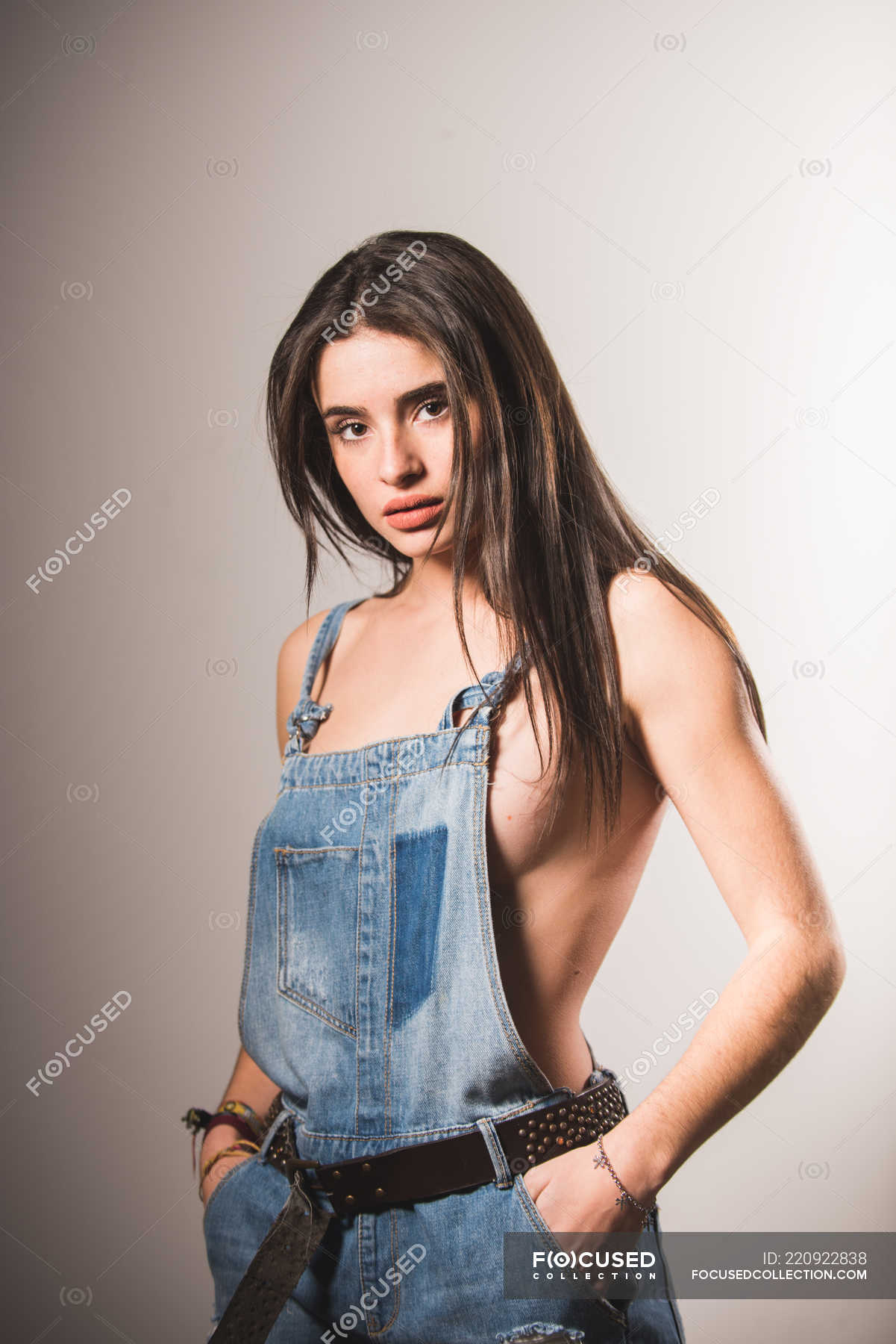 bro pålægge evig Sexy girl in denim jumpsuit over naked body posing on grey background —  fashion, romantic - Stock Photo | #220922838