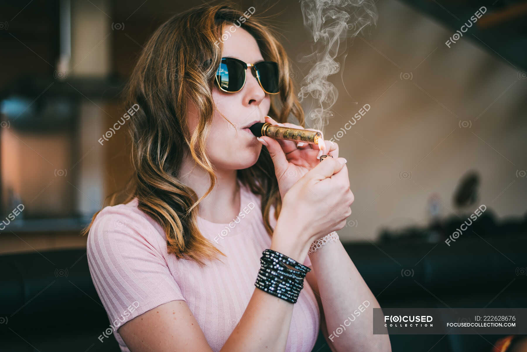 girl smoke blunt