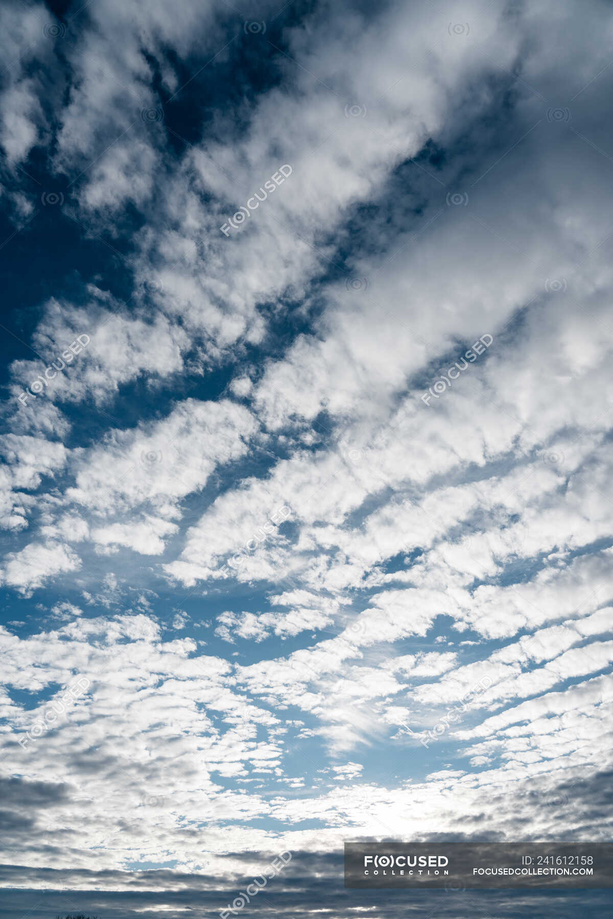 Рингтон взгляни на небо посмотри как плывут. Взгляни на небо посмотри как плывут облака. Облака белые плывут фото. Взгляни на небо посмотри как плывут облака картинки. Iphone 15 плавающее облако.