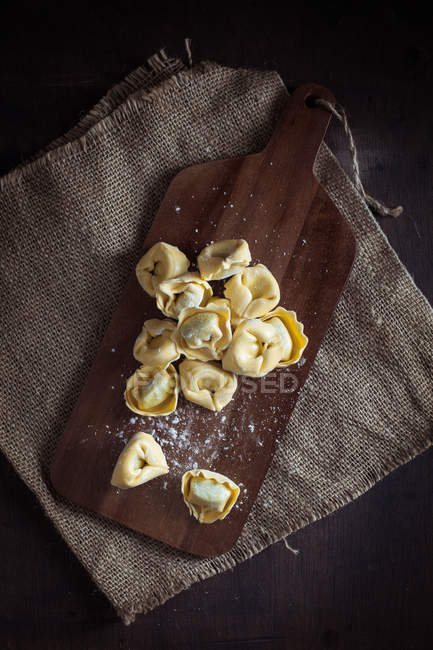 Tortellini crudi italiani — Foto stock