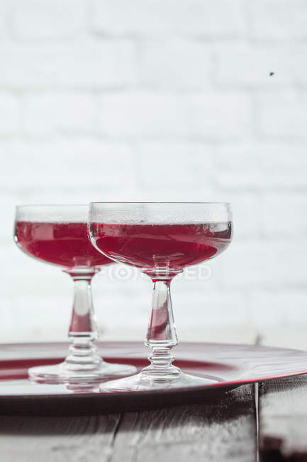 Due bicchieri di vino rosso — Foto stock