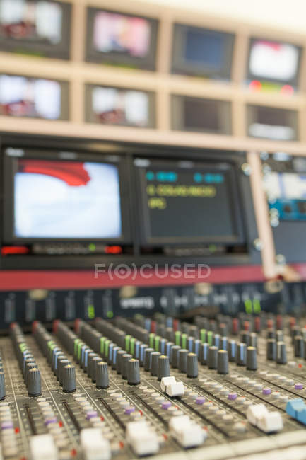 Equipamento de estúdio de tv profissional — Fotografia de Stock