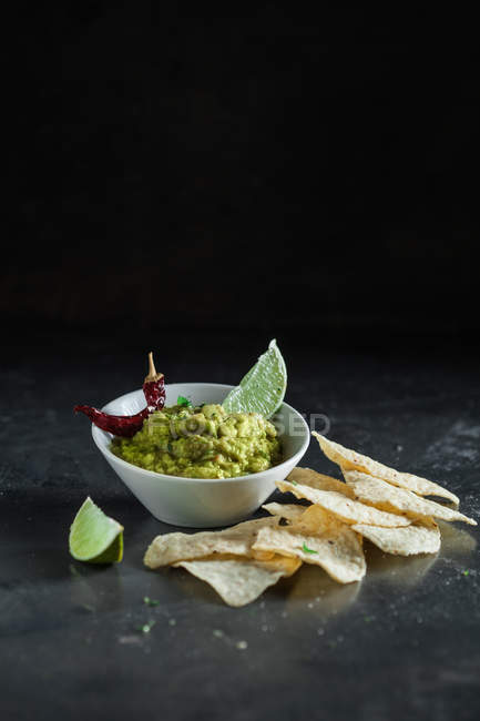 Köstliche hausgemachte Guacamole — Stockfoto