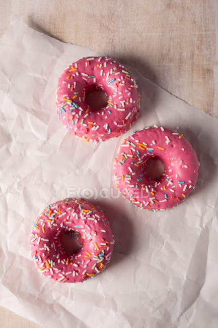 Delicious pink donuts with icing — Stock Photo