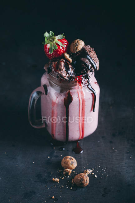 Smoothie aux fraises avec crème glacée — Photo de stock