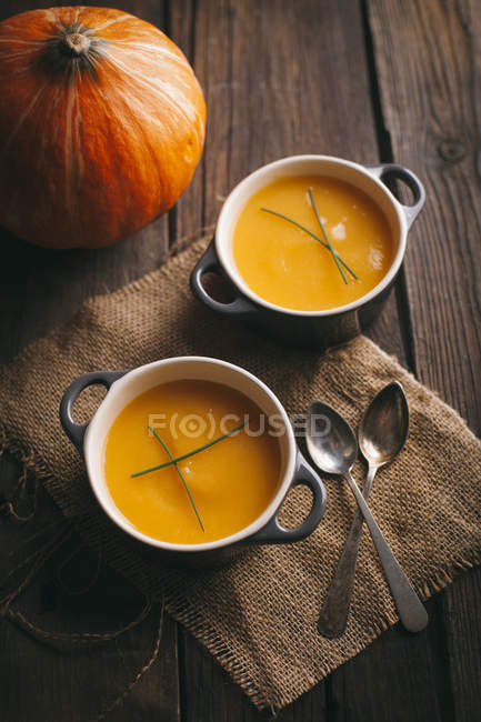 Calabaza sopa de crema tradicional - foto de stock