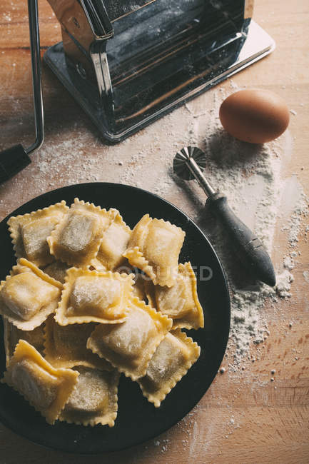 RAW італійський raviolis — стокове фото