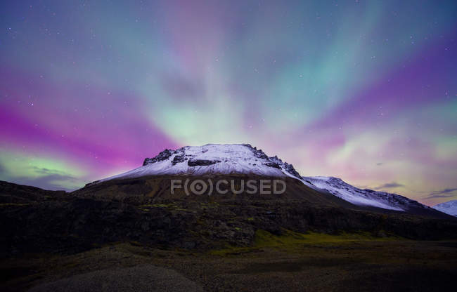 Сценический пейзаж с Aurora Borealis — стоковое фото