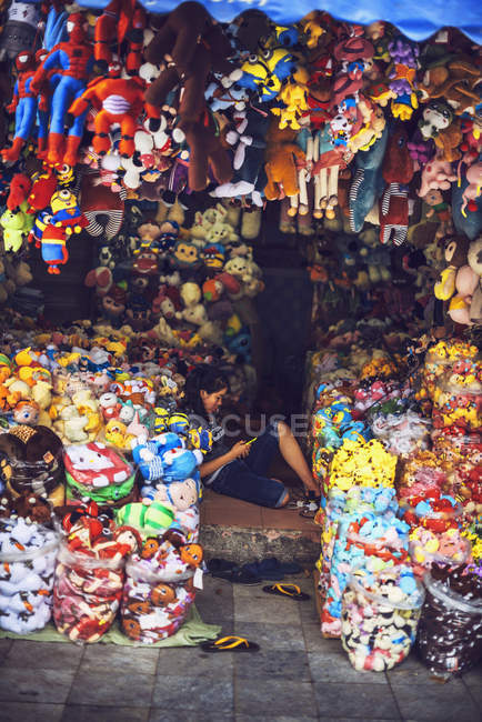 Magasin de vente de poupées et marionnettes à Hanoi — Photo de stock