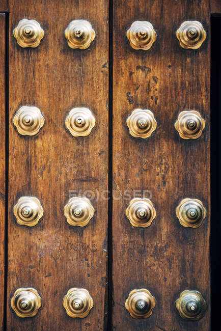 Старовинні дерев'яні двері — стокове фото