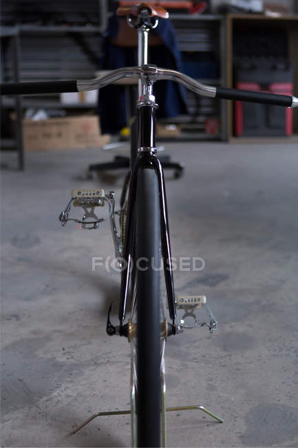 Nuova bicicletta nera — Foto stock