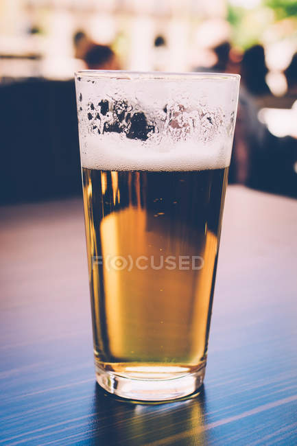 Склянка легкого пива — стокове фото