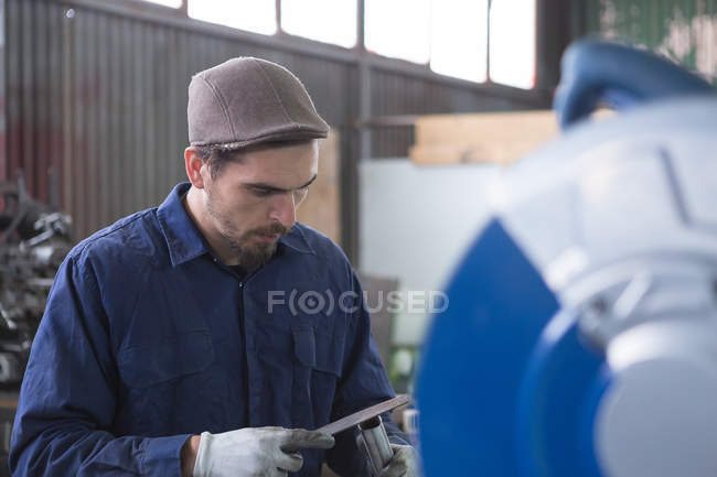 Bicycle constructor working with details — Stock Photo