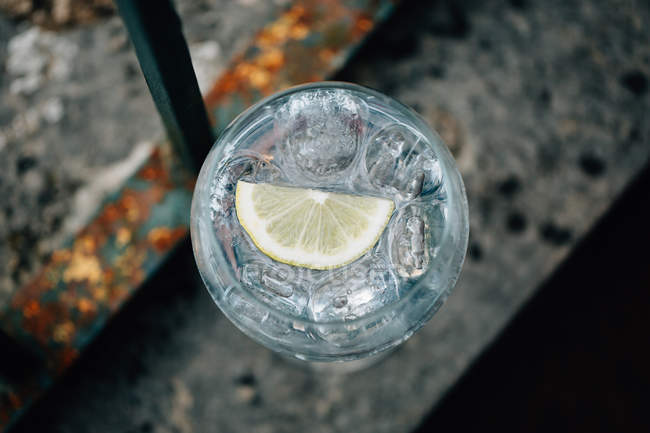 Освіжаючий коктейль з лимоном — стокове фото