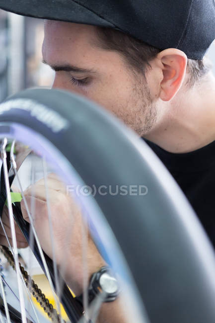 Craftsman working with bicycle — Stock Photo