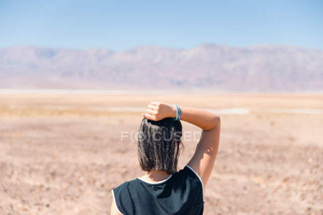 Brunette woman in Death Valley — Stock Photo