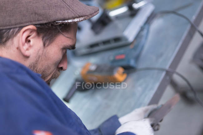 Man working with metal detail — Stock Photo