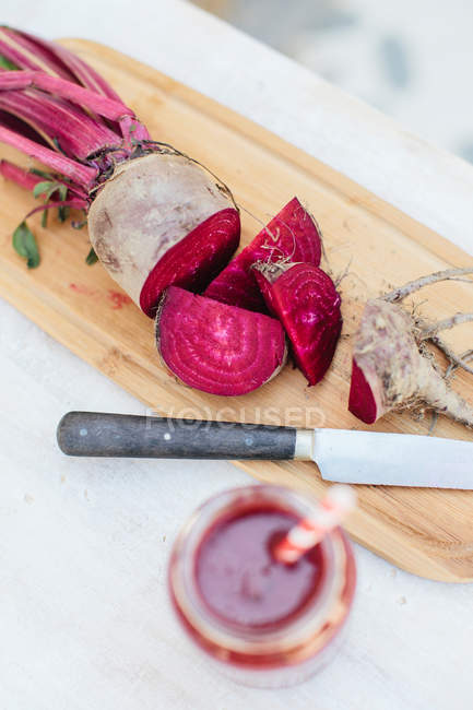 Fresh sliced beet — Stock Photo