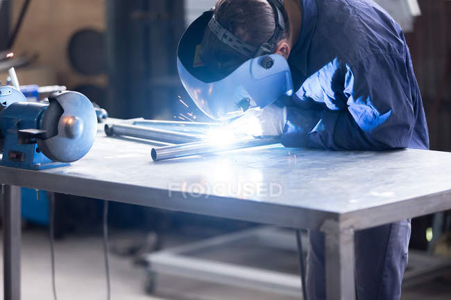 Worker welding bike detail — Stock Photo