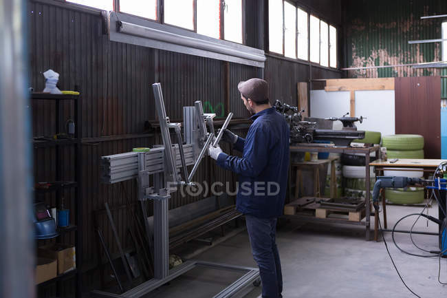 Man working with metal details — Stock Photo