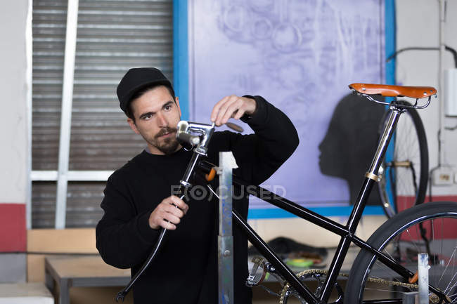 Man working with bicycle — Stock Photo
