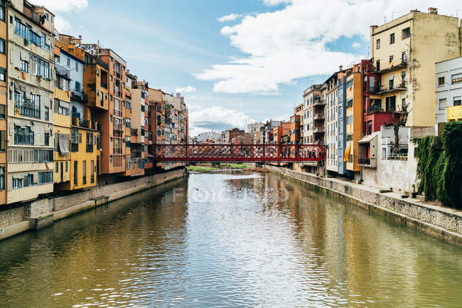 Casas Coloridas en Girona - foto de stock