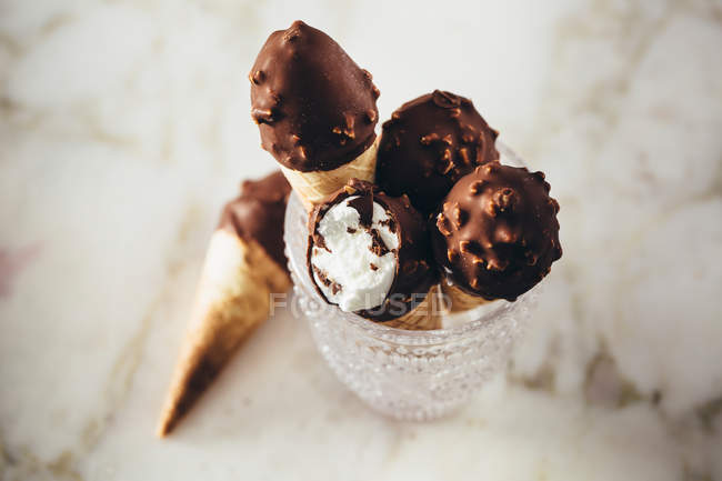 Шоколадні конуси морозива — стокове фото