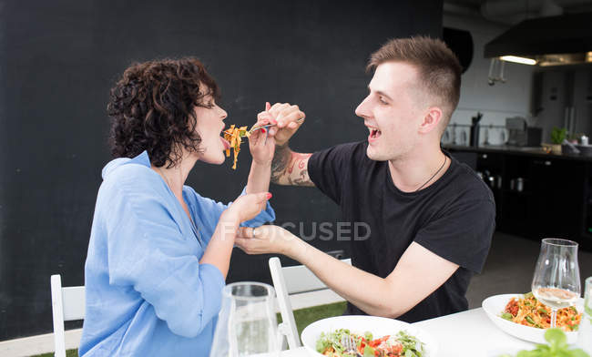 Boyfriend feeding girlfriend — Stock Photo