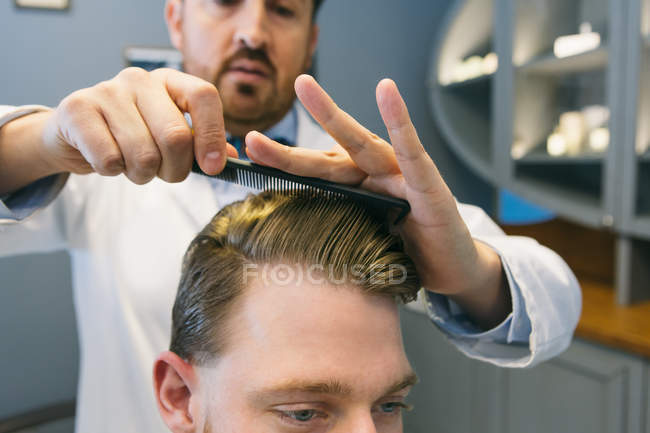 Moderno processo di parrucchiere — Foto stock