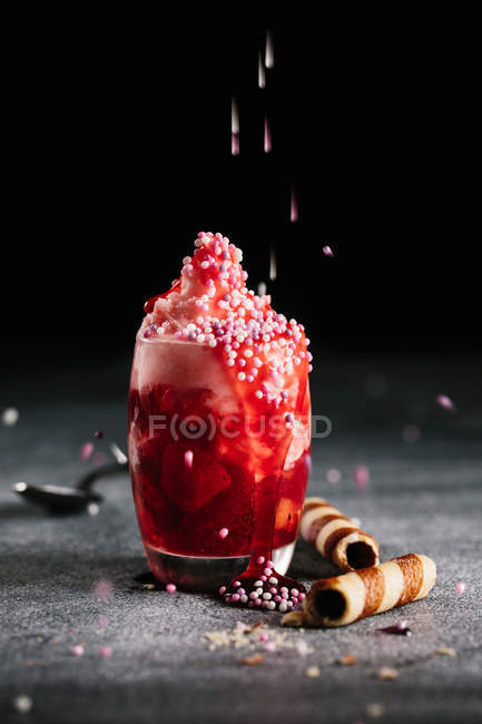 Glace aux fraises — Photo de stock