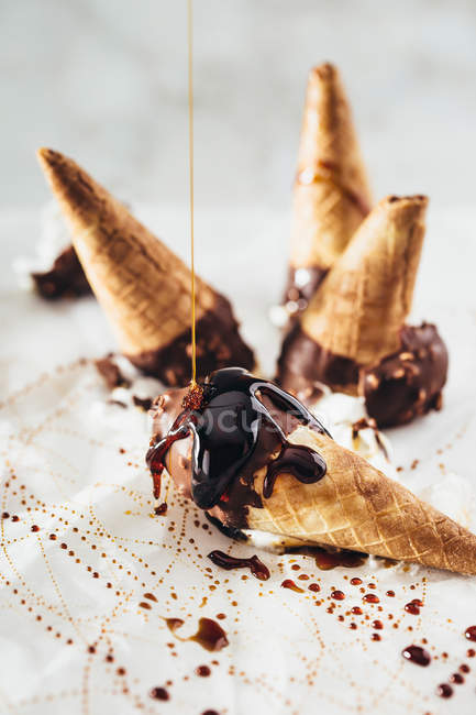 Cônes de crème glacée chocolat — Photo de stock
