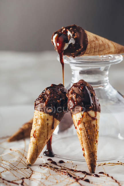 Шоколадні конуси морозива — стокове фото