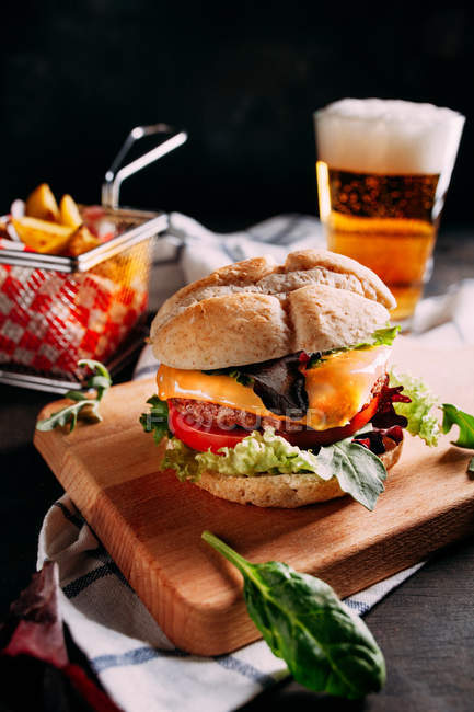 Delizioso hamburger dall'aspetto — Foto stock