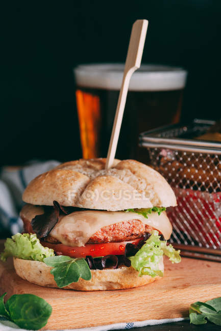 Delicious looking hamburger — Stock Photo