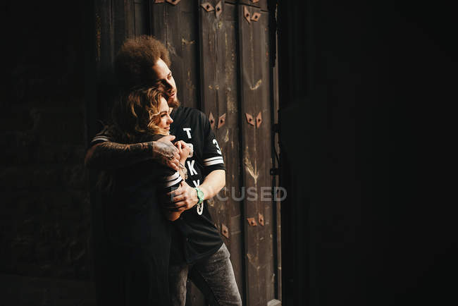 Hugging couple looking away — Stock Photo