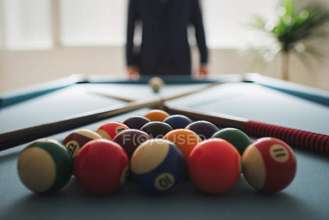 Billiard balls and cues on pool — Stock Photo