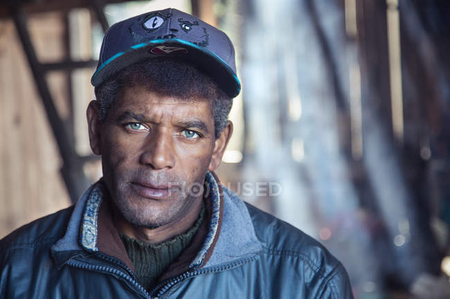Man in warm clothing and cap — Stock Photo