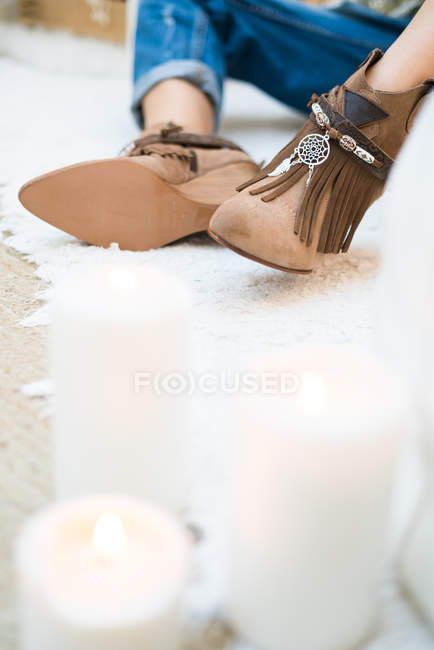 Fêmea em botas elegantes — Fotografia de Stock