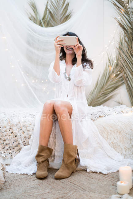 Young lady taking selfie — Stock Photo