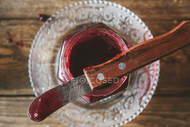 Jar of jam with knife — Stock Photo