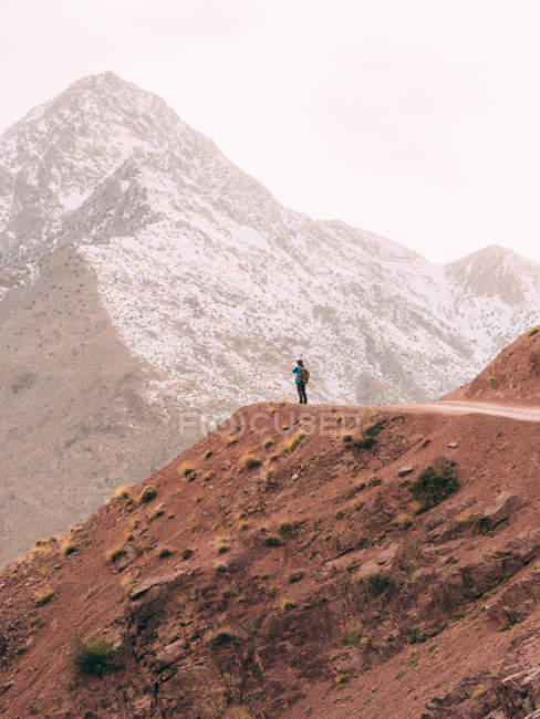 Anonymous person on mountains road — Stock Photo